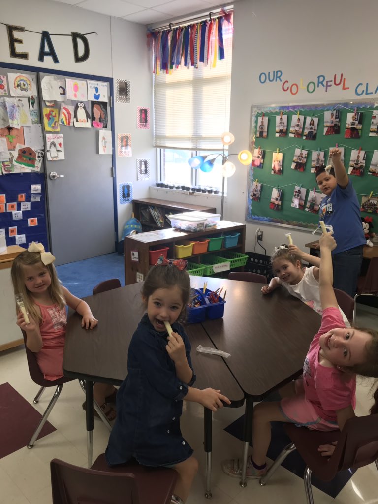 202shenanigans's tweet photo. Can you think of a word that starts with the ch digraph? CHEESE! π§ #memorablemoments #kindermathrules #robinsonISD @RobinsonPrimary https://t.co/5tf8QHPBzf