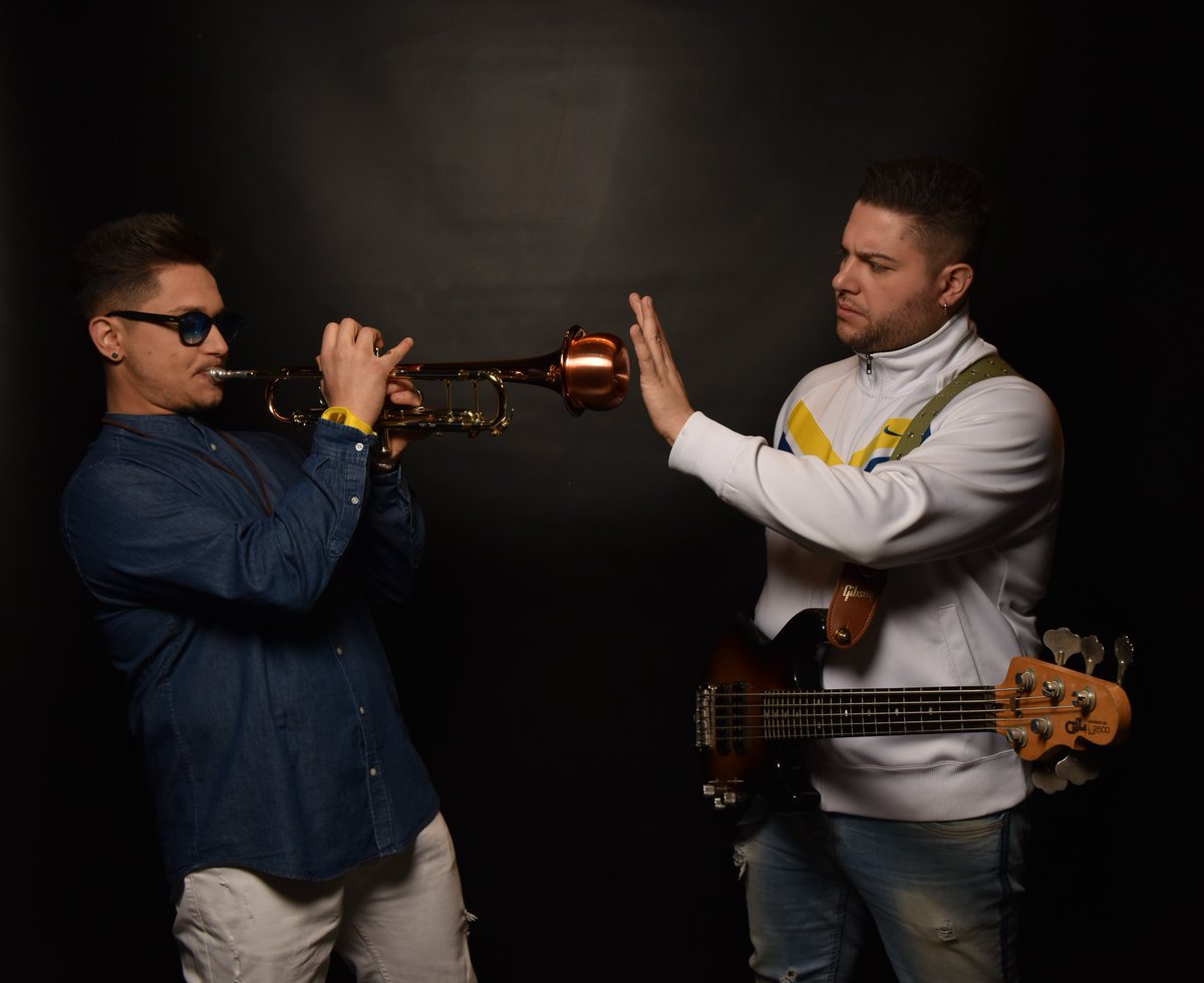 sisma_official's tweet photo. Quando Arturo dice che vuole ancora provare, ma si è fatta mezzanotte ✋🎺

#Musica #Musicaitaliana https://t.co/7ZAnJwhwWy