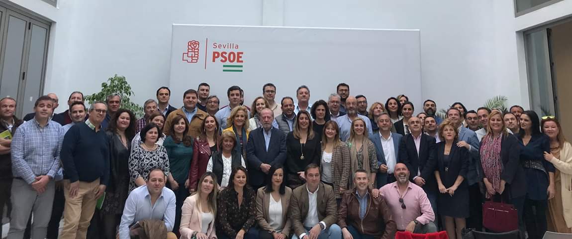PsoeAlbaida's tweet photo. Hoy estamos en el consejo de alcaldes junto @susanadiaz y @nicadichiara para reforzar nuestra idea de que el trabajo real y efectivo está en la calle, con nuestros vecinos, sus problemas e inquietudes. Esa es nuestra campaña para lograr la victoria el #26A y #28M. #contigo https://t.co/NFCFZaboLz