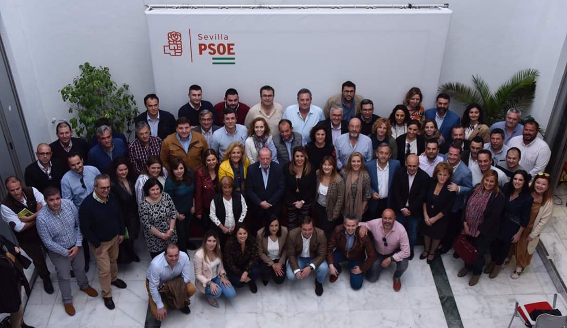 PsoeAlbaida's tweet photo. Hoy estamos en el consejo de alcaldes junto @susanadiaz y @nicadichiara para reforzar nuestra idea de que el trabajo real y efectivo está en la calle, con nuestros vecinos, sus problemas e inquietudes. Esa es nuestra campaña para lograr la victoria el #26A y #28M. #contigo https://t.co/NFCFZaboLz