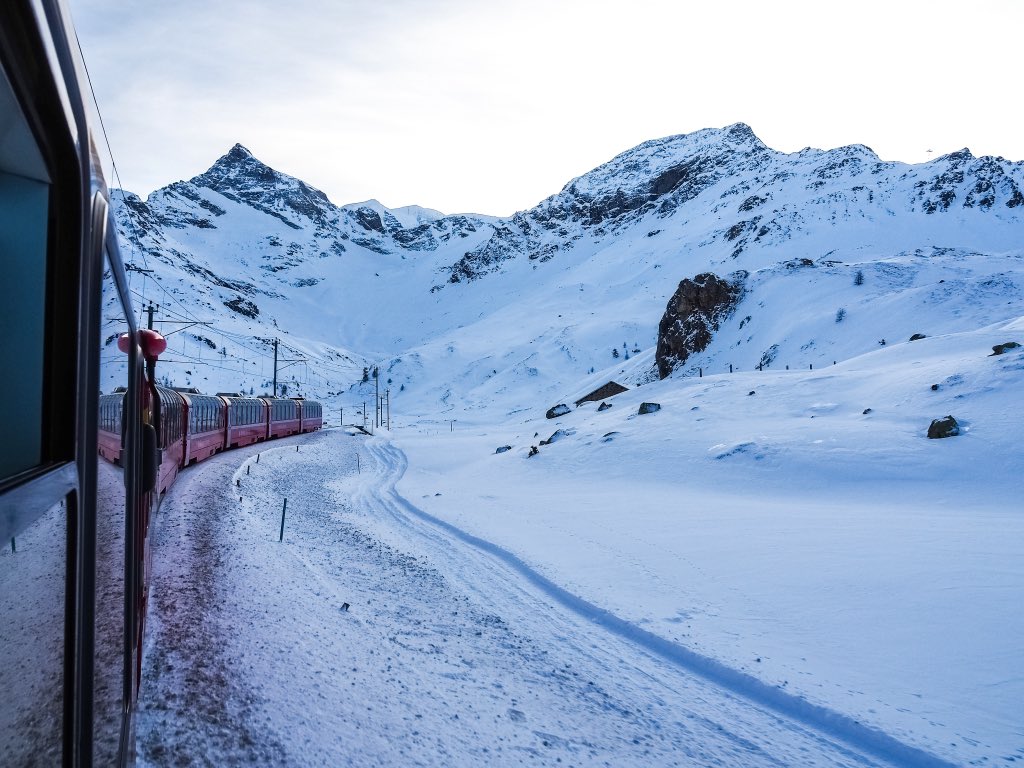 panos22111's tweet photo. Bernina Express on a cold December afternoon. @rhaetischebahn #railcc #switzerland #trains #interrail https://t.co/FNaI0CSnJF