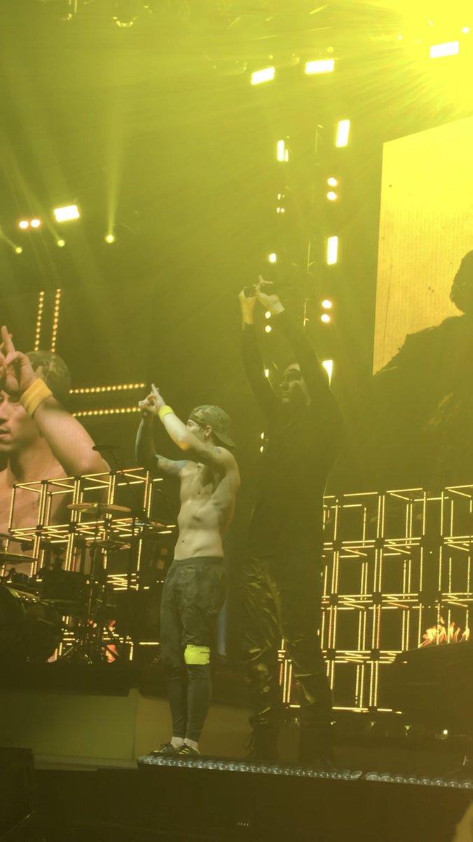 themaitefall's tweet photo. We’re Twenty One Pilots 🌹🥀❤️
And so are you 🌻🌼💛 https://t.co/eSOMH1uV12