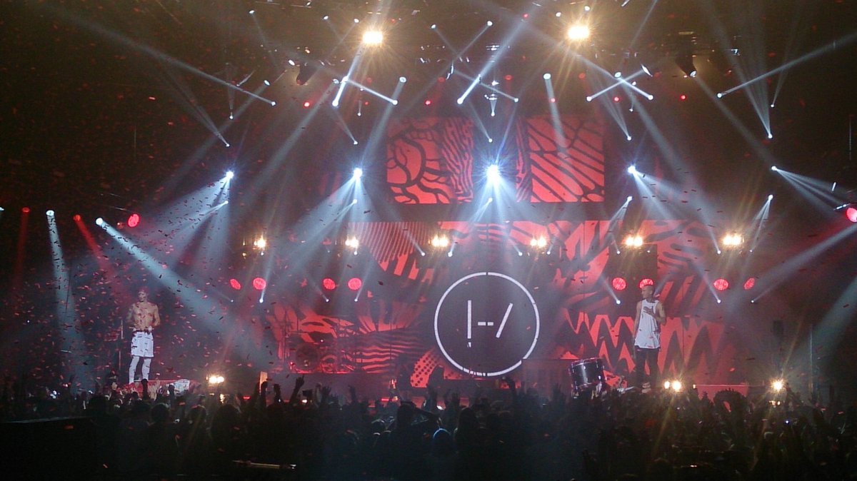 themaitefall's tweet photo. We’re Twenty One Pilots 🌹🥀❤️
And so are you 🌻🌼💛 https://t.co/eSOMH1uV12