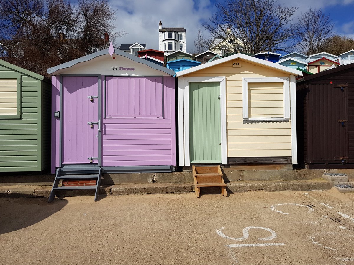 Alicebeachhuts's tweet photo. Fancy a day at the beach with family &amp; friends? We have huts next to each other all ground floor that can be booked together. Perfect for larger families, small parties, get togethers etc #beachlife #daysout #seaside #sunshine #essex 
https://t.co/C0wuWiejAU https://t.co/aSN0ob2MuU