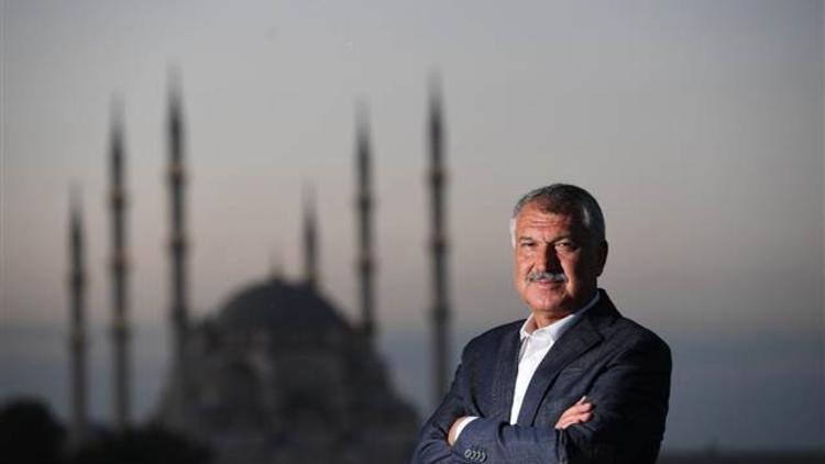 Ahlak ve şereften yoksun insanların karalama kampanyalarına geçit vermeyeceğiz. #ZeydanBaşkanHaberTürkte