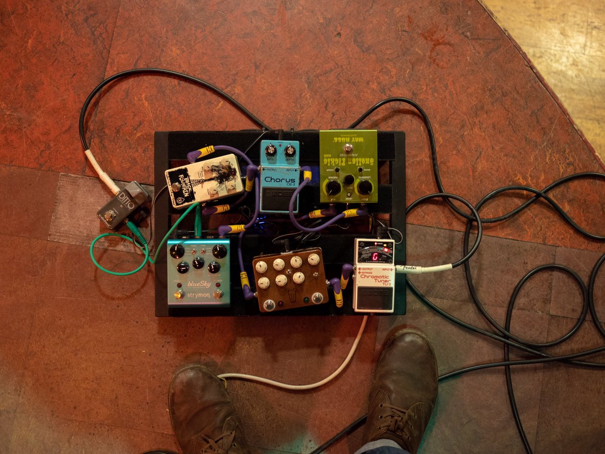 theidentityuk's tweet photo. When you have to throw together a quick board... #pedalboard #pedalboardoftheday #guitarnerd #oldbloodnoiseendeavors #bosspedals #wayhugeelectronics #strymon #jhspedals #tcelectronic https://t.co/krmoYoadoh
