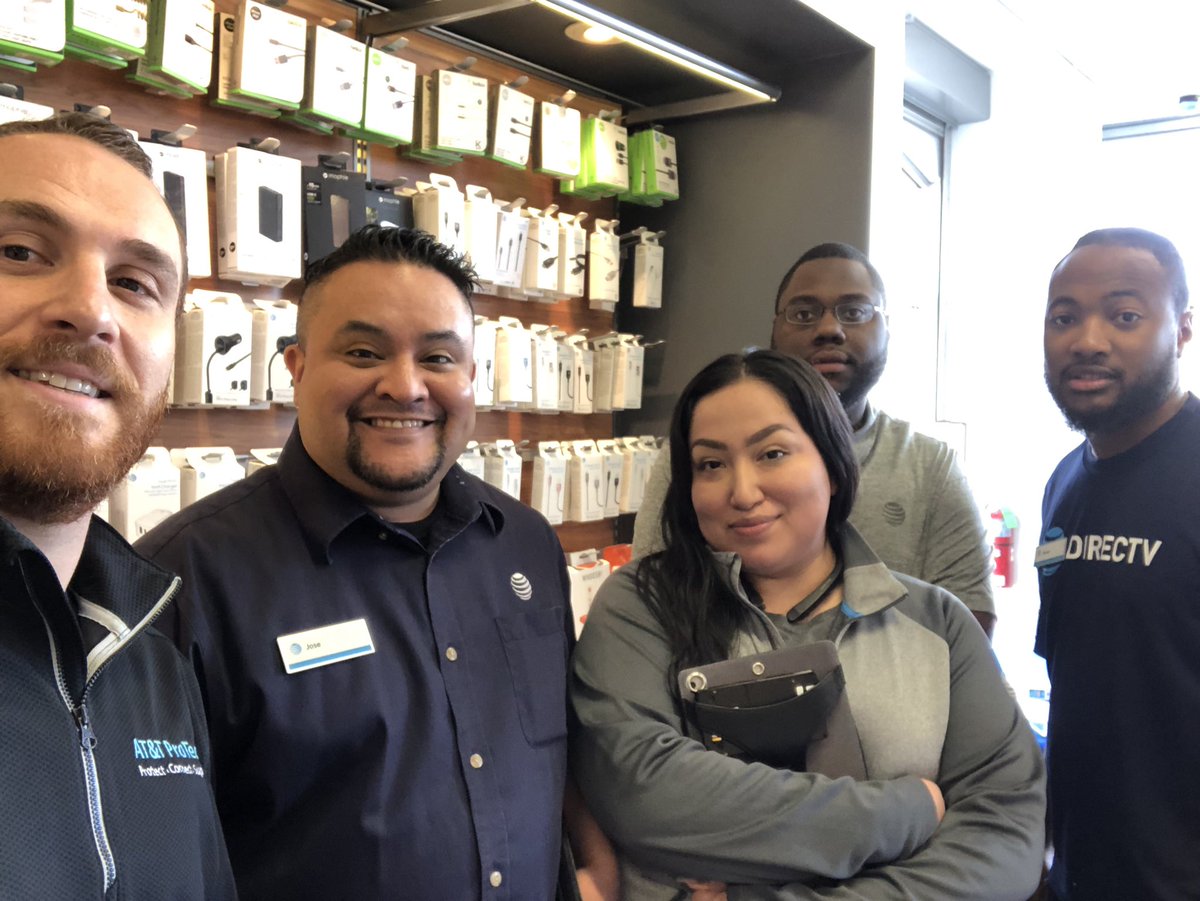 ProTechAndrew's tweet photo. Today at Darien we chatted about the importance of simple setup and ProTech, to provide the best customer experience possible. #attprotech #attsimplesetup @michelemadigan7 @joe_boxer44 @TomMonahan10 #connectedandprotected @CR_ProTech https://t.co/dHFyRkwBAQ