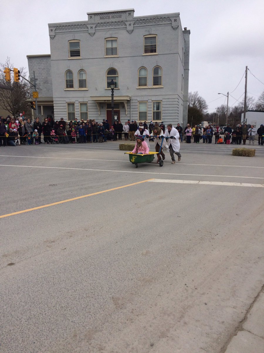 durhamregion_jf's tweet photo. Calling all @JuniorFarmers alumni out there in the #DurhamRegion area! We challenge you to enter a team in the Sunderland Maple Syrup Festival Bathtub Races on April 6 at 12:30pm. Come show us what you’re made of, winner gets bragging rights! https://t.co/K8o8AKdNp1