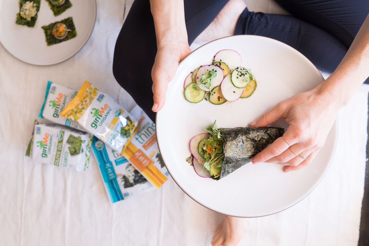 amyrosoff's tweet photo. I am so excited! Doing a GIVEAWAY with one of my fav snacks! Enter to win a variety box with gimMe’s top products! YUM. Here’s how to enter:
Tag 2 friends,Follow me&amp;my friends @gimMegrams 
winner announced by Friday 3/29 and will DM you with details! 
#gimMesnacks #superfoods https://t.co/oFTNrkRJX2