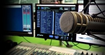 doscasthosting's tweet photo. Still looking for the best radio hosting services? #SHOUTcast #icecast #radiohosting #radioserver Get 40% OFF* Go here 👉 https://t.co/BQP1hiA6N9 📻🔉😎. https://t.co/xSYFZ8Dq2z