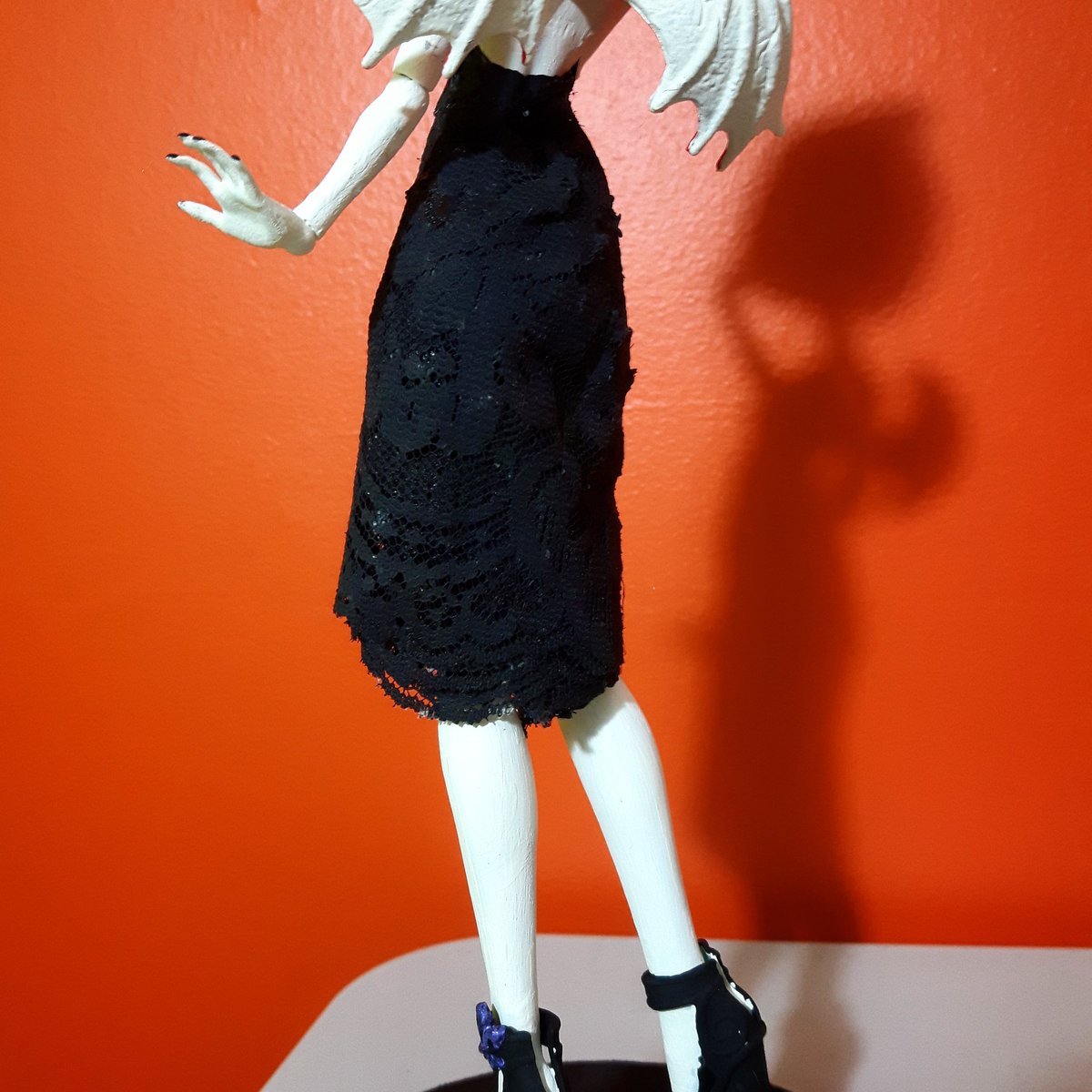 beyonddollhouse's tweet photo. Trick or sneak peak? 🦇🎃 

#ooak #ooakdoll #doll #figurine #monsterhigh #spooky #spookydoll #wip #wipdoll #horror #horrordoll #horrorcollector #horrorcollectors #creepy #sneakpeak #beyondthedollhousefigurines https://t.co/fsIidrpxpL