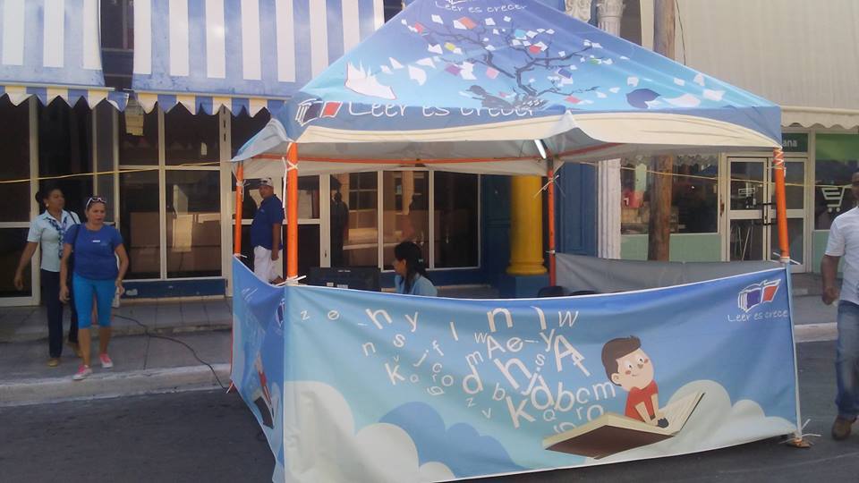cuba_literaria's tweet photo. #FILCuba2019 Guantánamo, Carpa Digital, en la cual puedes obtener la descarga de Libros  Digitales, Audio Libros, Animados, la  Mochila, Acceso por WiFi, alquiler de tables   #28feriadellibrogtmo #LeerEsCrecer @CubaCultura @JosuePoet @JuanRguezICL @universidad_uci @JovenClubCuba https://t.co/SWrX0s5H2Y
