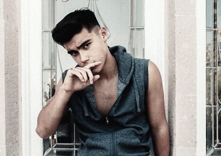 urreamour's tweet photo. bailey may must die • now united ¡au! 

➳ após descobrirem que namoram o mesmo cara, três garotas populares de diferentes áreas do colégio se unem por vingança. com a ajuda da novata, elas pretendem quebrar o coração do babaca enquanto acabam com sua reputação. https://t.co/sqwuBDYYm1