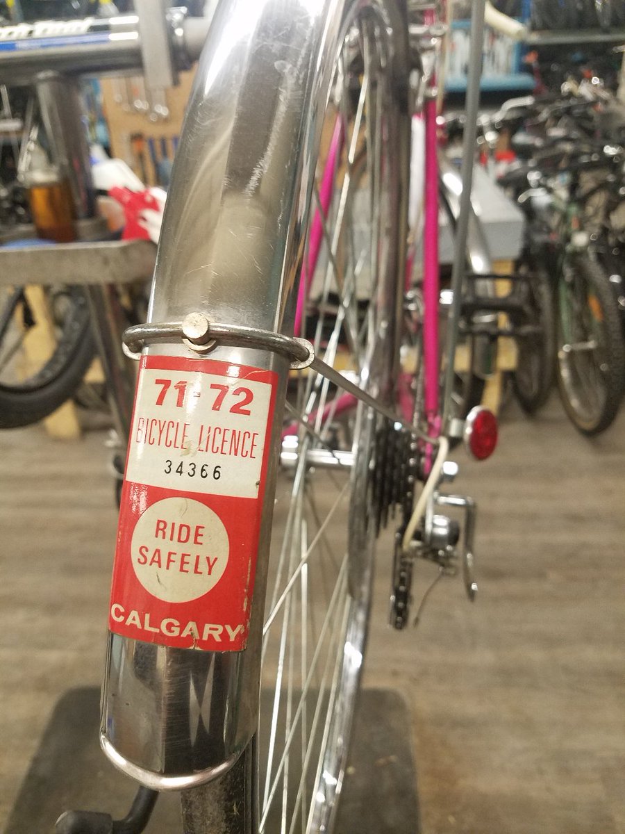 eyun's tweet photo. How is this for vintage? If you are looking for a sweet, refurbished road bike, make sure to check out @twowheelview and their road bike sale on April 6. Not only are they keeping bikes from the landfill, the money goes towards great youth programs. https://t.co/SUzBdXe9oW