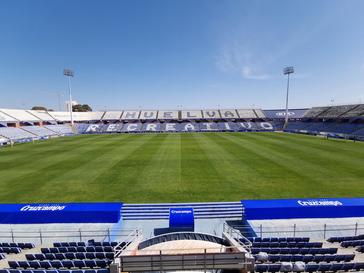 recreoficial's tweet photo. RT si tú también estás deseando volver al templo 💙
#VamosmiDecano🔵⚪ https://t.co/H0IaOB09nz