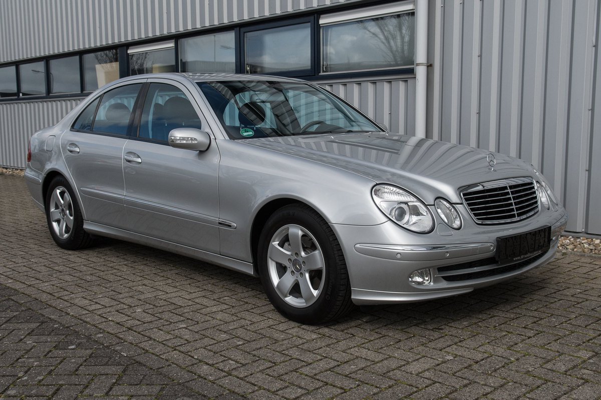 thestargallery's tweet photo. De schitterende #Mercedes E200K Avantgarde is net binnen en meteen verkocht! #W211 #kompressor #avantgarde #automaat #compleet #topconditie #weinigkilometers #bijnayoungtimer Voor meer info: https://t.co/DOdN6oqqqs https://t.co/AwGm7yy77F