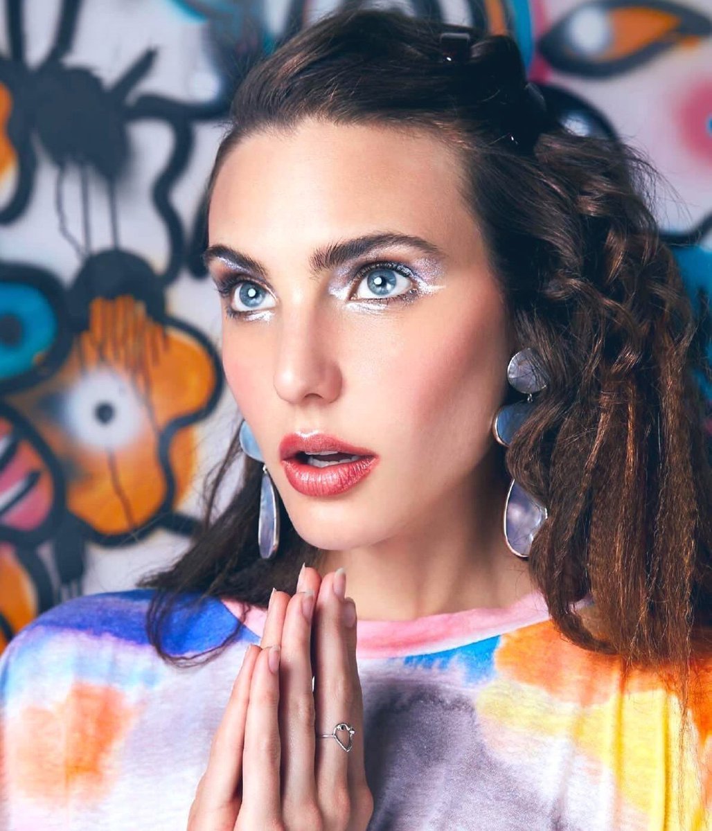oldsammy29's tweet photo. ♥♥♥

#MacaOnMaple #MacarenaAchaga #MapleMagazine #MapleBeauty #CDMX https://t.co/57XZvEga6T