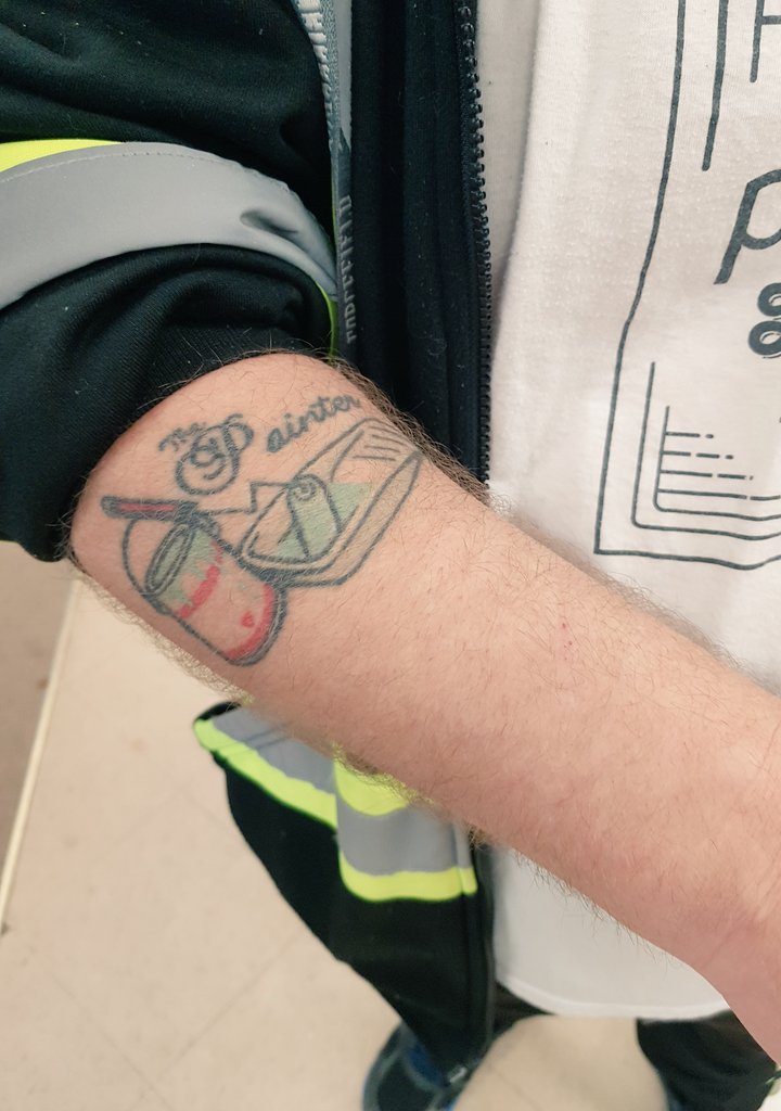 BMcoloursofNL's tweet image. We have some very committed painters in Marystown!