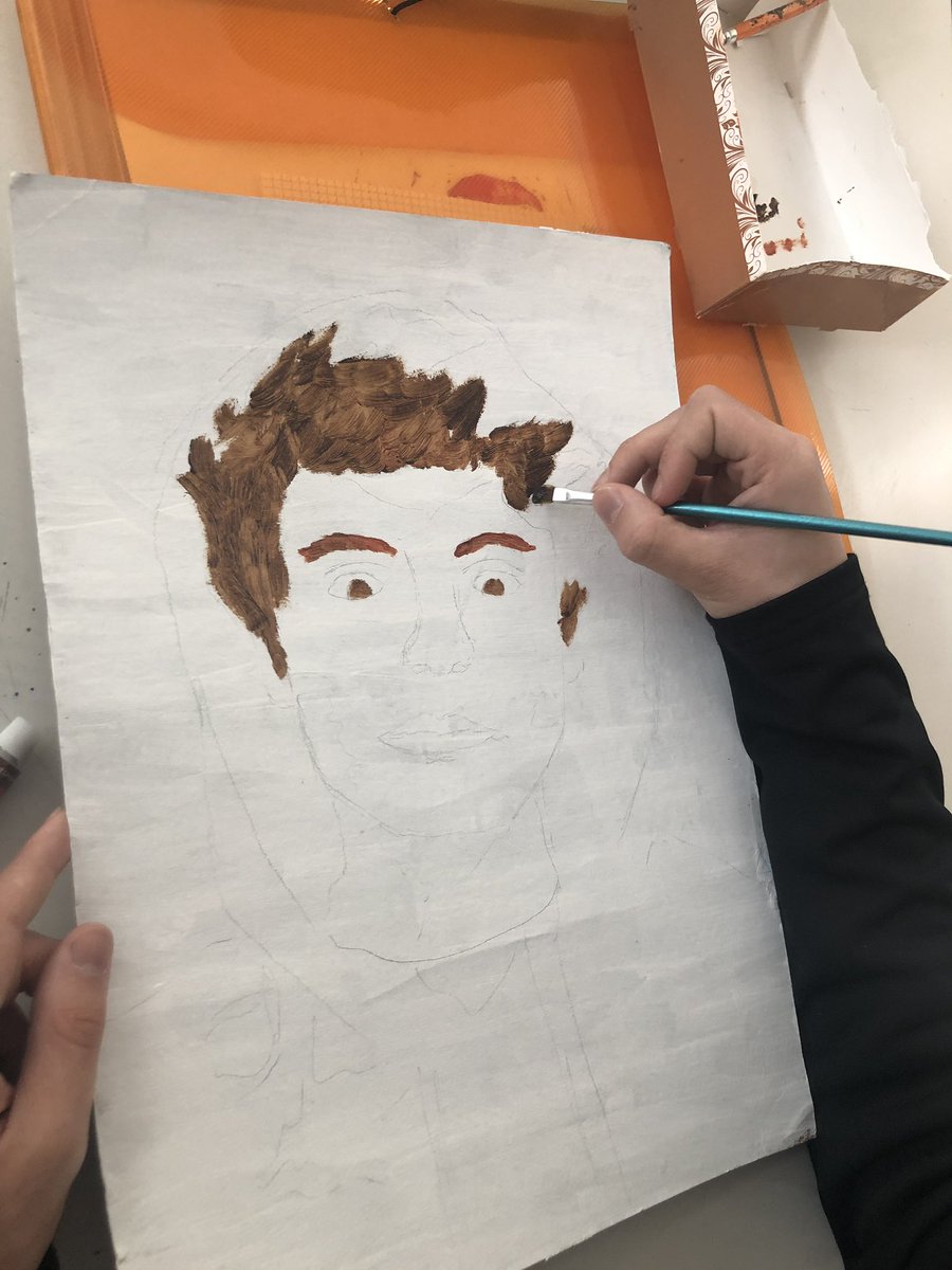 anasalamanca99's tweet photo. En #TEGP alumnado de #BachArtes de @EscuelaIdeo hoy trabajamos #óleo bloqueando colores, buscando fondos instantáneos, trabajaremos el #claroscuro, dando valor a las pinceladas, saturaremos el #color... y esto solo es el principio... https://t.co/XBlGewWOmh