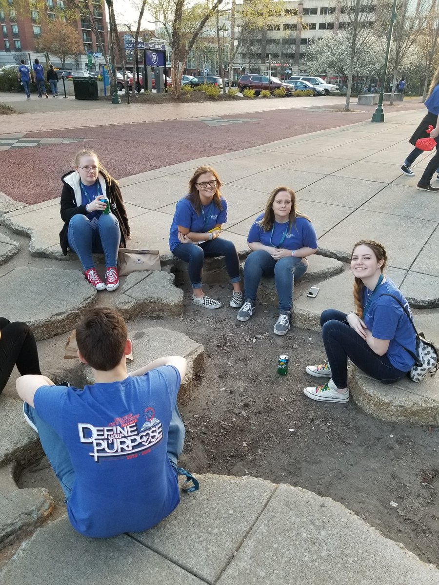 SHHS_HOSA_TN's tweet photo. #TNHOSASLC2019 fun night at the aquarium. @SHHSRaidersTN @MauryCoSchools @MCPSCTE https://t.co/GkG3VTn1ri