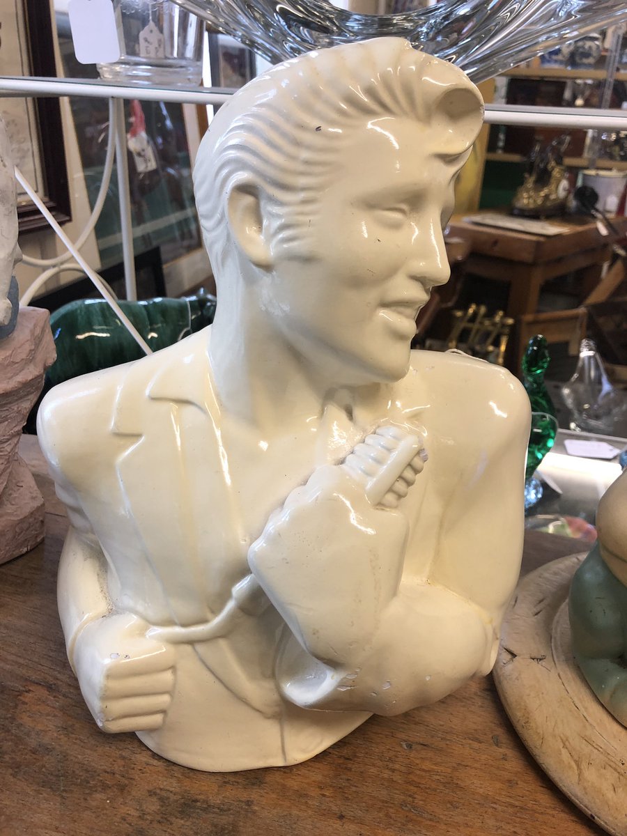 MatlockAntiques's tweet photo. 1960’s Bust Of Elvis £55 #matlockantiques https://t.co/fo1pbIREiz