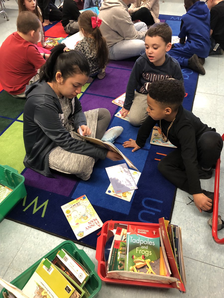 kelry415's tweet photo. Curtis 1st graders love when older students come to visit for Buddy reading! #PawtucketInspires https://t.co/kQQskxLqFo