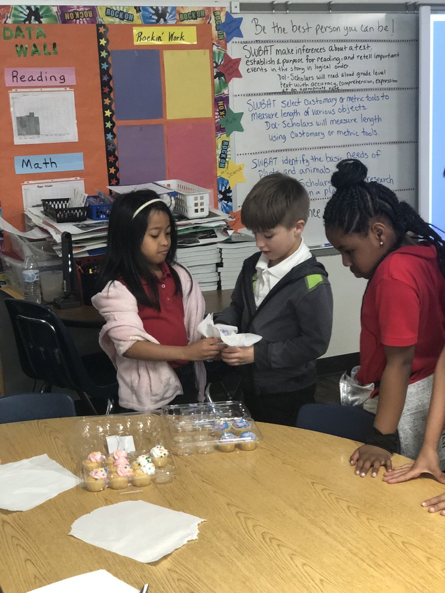 kinthomas2's tweet photo. Voted “Class President” and making good on her campaign promise of giving her classmates cupcakes if elected!!!! Great Job Kelly!!!! @ChisdHighpointe @Mrs_Miller78 @tammiew15 https://t.co/6Gw6g4vuGm