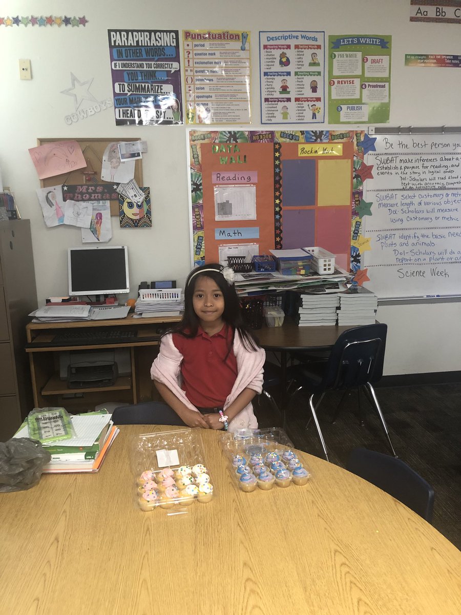 kinthomas2's tweet photo. Voted “Class President” and making good on her campaign promise of giving her classmates cupcakes if elected!!!! Great Job Kelly!!!! @ChisdHighpointe @Mrs_Miller78 @tammiew15 https://t.co/6Gw6g4vuGm