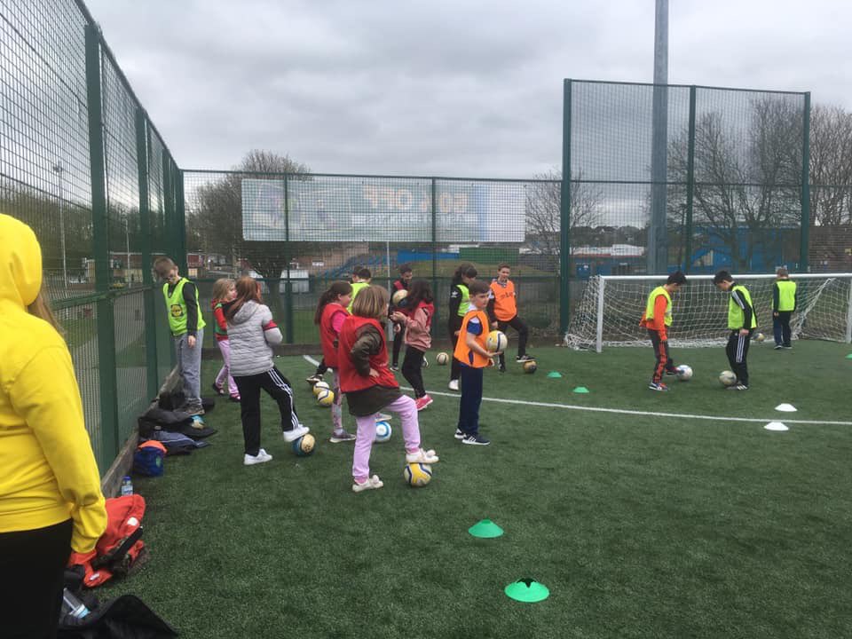 Lumphinnans_PS's tweet image. P5/6 had a great time at @CowdenbeathFC learning about real life maths and taking part in some training! Huge thanks to Dean and Callum for making us feel very welcome. #partnershipworking #celebratingsport #engagingcontexts