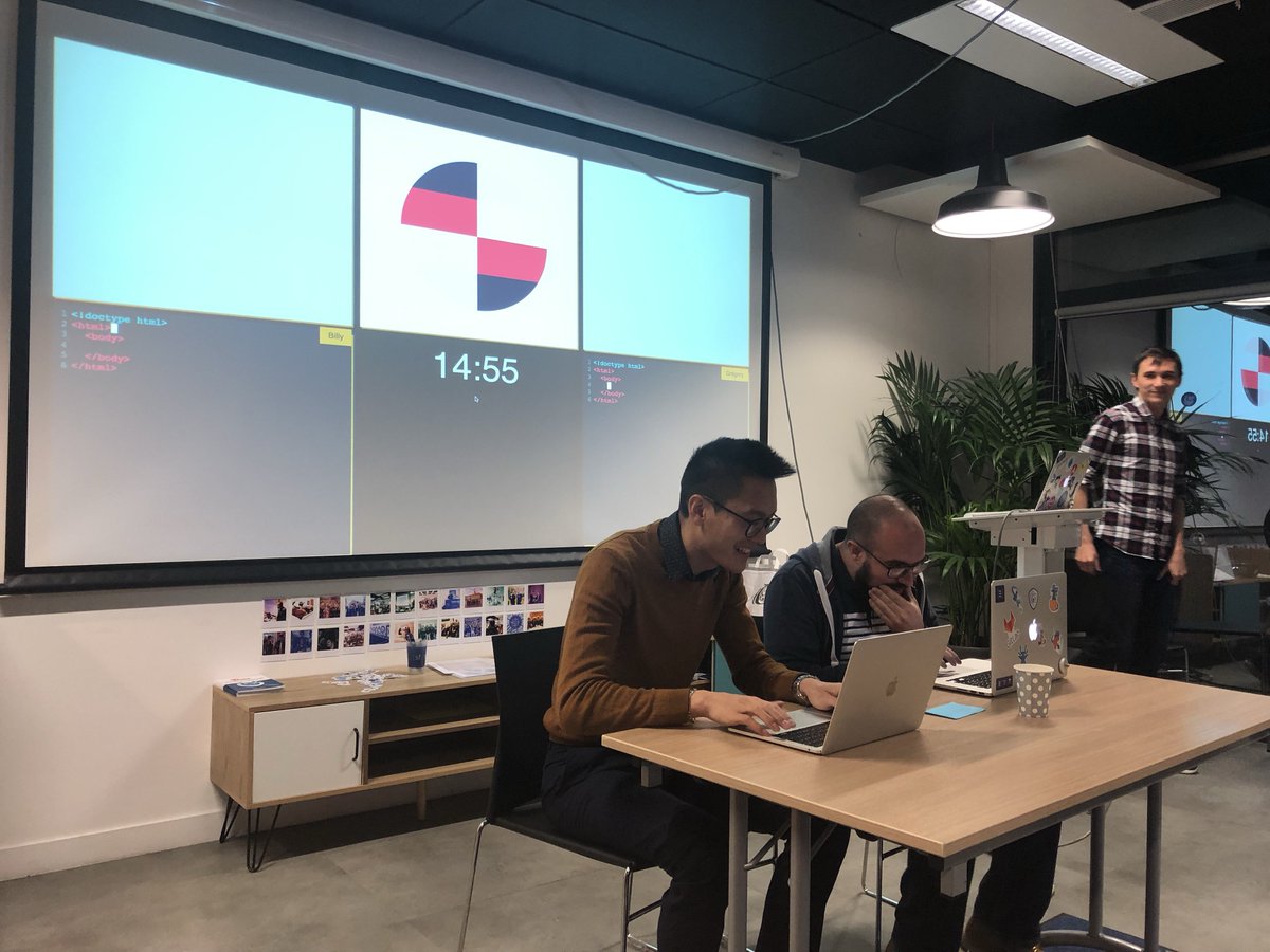 BouffeFront's tweet photo. On est en plein milieu des combats de Code in the dark (voir https://t.co/REFHgXsOjm). Bravo aux courageux 👨‍💻🌑 https://t.co/nMoHlHu5Qc
