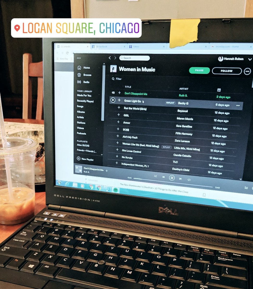 HannahRRuben's tweet image. Chill setup at @mirandaavollmer place today 💻 #workonthego