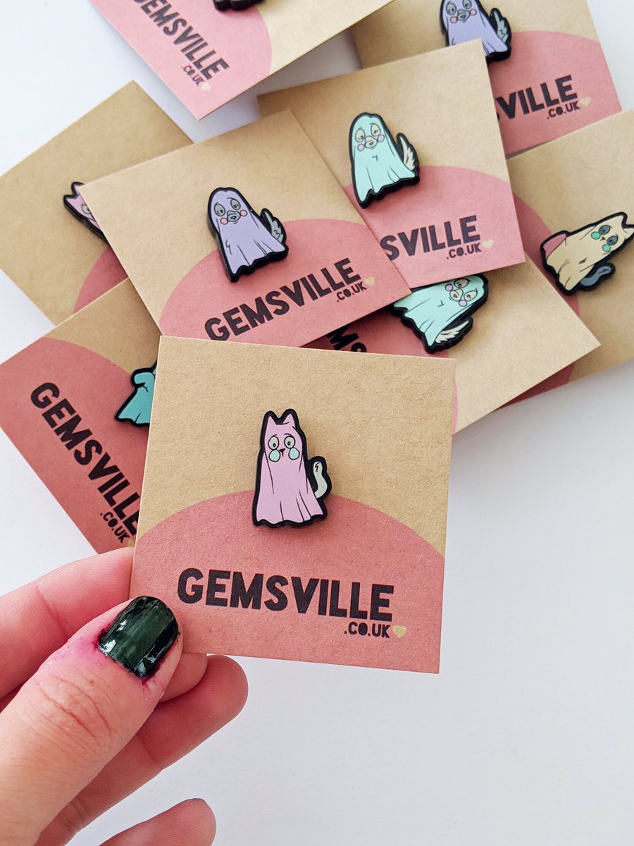 lovegemsville's tweet photo. I’ve been making an old fav. You can now adopt your own ghost pet from my shop

https://t.co/BEJyUCCoC6

#handmadehour #handmade #pin #brooch #badge #ghostpets #pets #cats #dogs #etsyseller #kitsch #kawaii #pingame https://t.co/2ZPgtd8Acp
