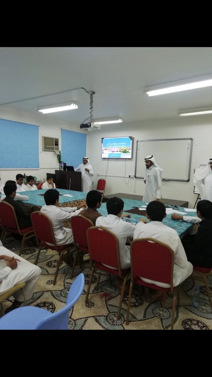 uhr19802's tweet photo. كم كنت سعيداً في حواراتي مع طلاب مجمع الامام الشافعي حقيقة كنت انا المستفيد الأول وزادني أكثر سعادة مستوى الثقافة الكبيرة التي يتمتع بها مجموعة من الطلاب وطريقة طرحهم وثقتهم العالية في نفوسهم وهذا يجعلنا نتطمن بأن هؤلاء وامثالهم سيكون لهم بعون الله مستقبل كبير في خدمة وطنهم. https://t.co/iypcTlGLUv