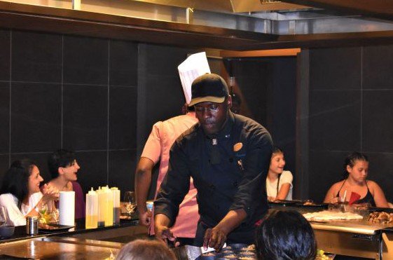 royaltonnegril's tweet photo. Enjoy dinner and a show at Zen Teppanyaki! #LuxuryDining #RoyaltonNegril https://t.co/vaSbedKbgz