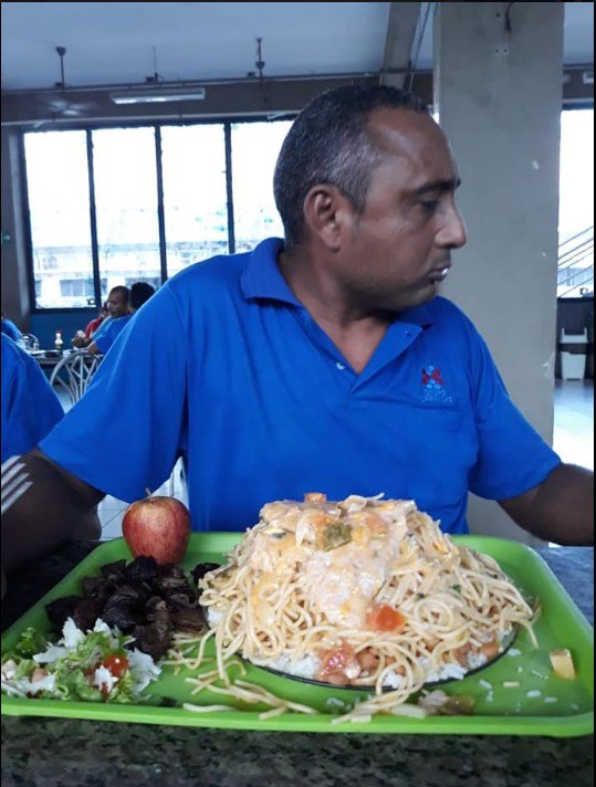 jhonzinhodj's tweet photo. Esse é o Seu João. Ele Trabalhou só 4 dias numa empresa no Maranhão. No quinto dia, ele foi demitido às 10 horas da manhã, antes do almoço.. Até hoje ele não sabe pq ele foi demitido.... 🤷🏻‍♂️🤷🏻‍♂️🤷🏻‍♂️🤷🏻‍♂️ https://t.co/hj9FHrRTX1