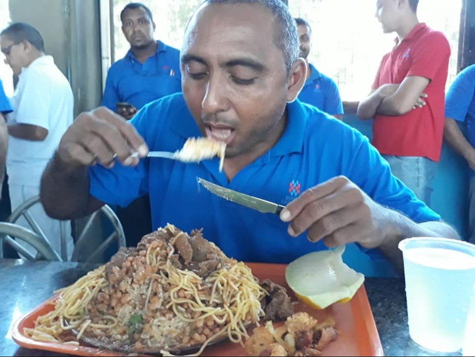 jhonzinhodj's tweet photo. Esse é o Seu João. Ele Trabalhou só 4 dias numa empresa no Maranhão. No quinto dia, ele foi demitido às 10 horas da manhã, antes do almoço.. Até hoje ele não sabe pq ele foi demitido.... 🤷🏻‍♂️🤷🏻‍♂️🤷🏻‍♂️🤷🏻‍♂️ https://t.co/hj9FHrRTX1