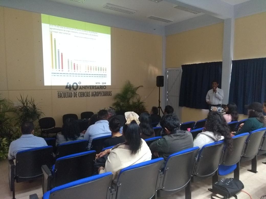 CIMMYThubpcto's tweet photo. Participación del Gerente del Hub PCTO Eliud Pérez Medel en el III Foro "Extensionismo en el Desarrollo Rural y la Seguridad Alimentaria" en la Facultad de Cienciad Agropecuarias de la UAEM #AlianzasSustentables #CIMMYTporMéxico https://t.co/vNnPdvC5z3
