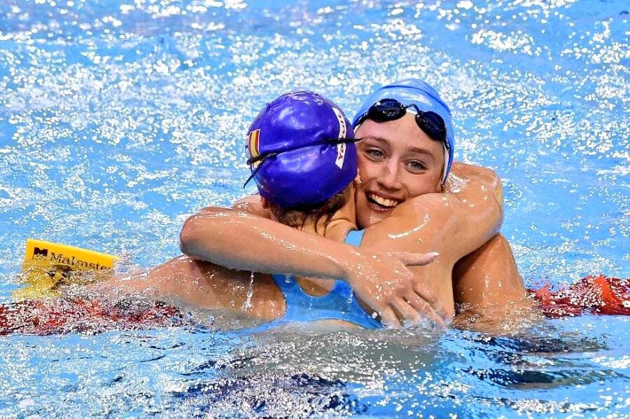 mireiabelmontfc's tweet photo. El ascensor hacia el éxito está fuera de servicio, toca subir las escaleras poco a poco.
#RoadToSabadell 10 días 💗 https://t.co/OpJW1a54L2