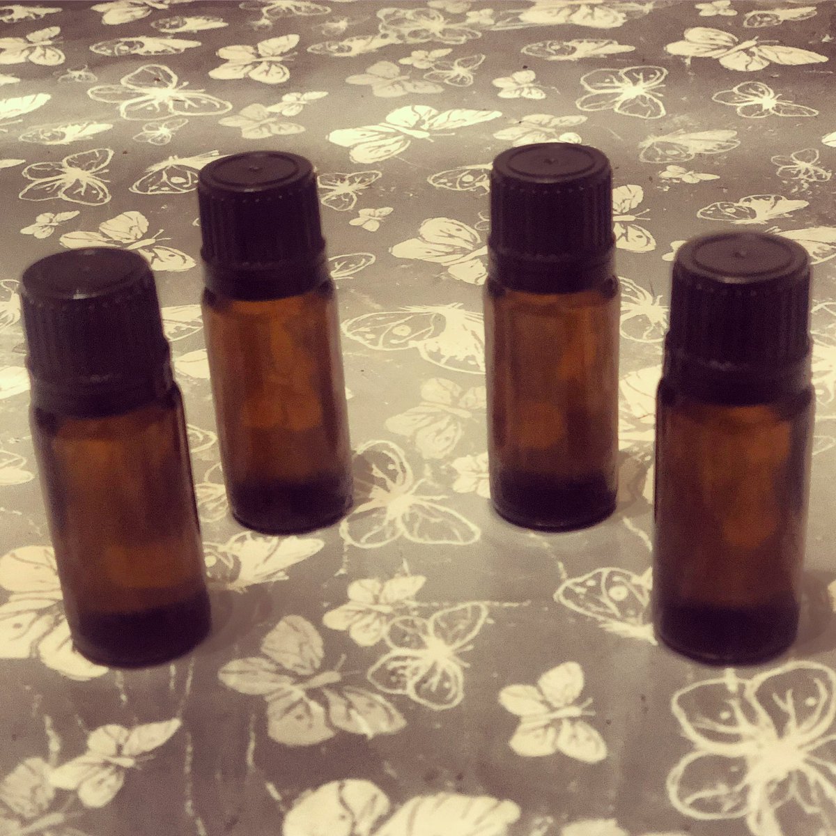 4 unique mixtures. 
4 unique scents.
4 little bottles.
4 ever bearded.
Back on the mixing table this evening..... ⚫️🐓

#GoStrut #theblackrooster #TBRBO #theblackroosterbeardoil #beard #beards #beardoil #beardcare #sample #humpday #man #tattoo #bearded #wednesday #Beardbalm