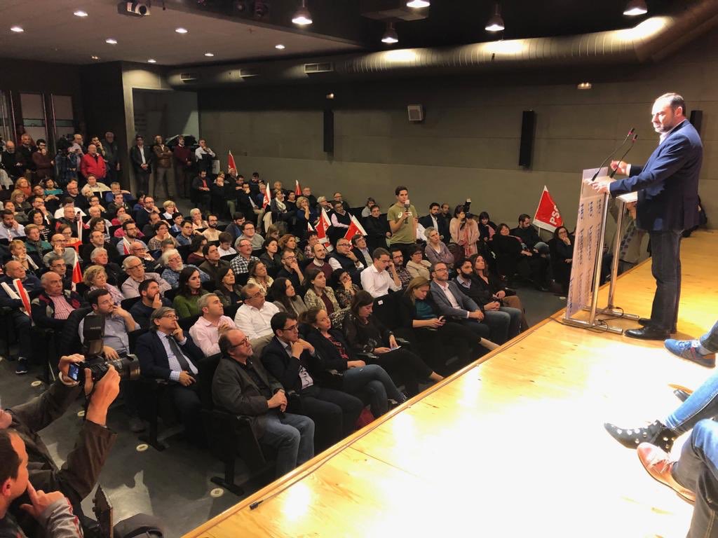 abalosmeco's tweet photo. Hoy hemos presentado los #110compromisosPSOE.
En España hay mucha injusticia que corregir: empleo, desigualdad, precariedad. Muchos desafíos del presente que el @PSOE quiere abordar preparándonos para el futuro.
#LaEspañaQueQuieres/❤️ https://t.co/aMSlAnaJDw