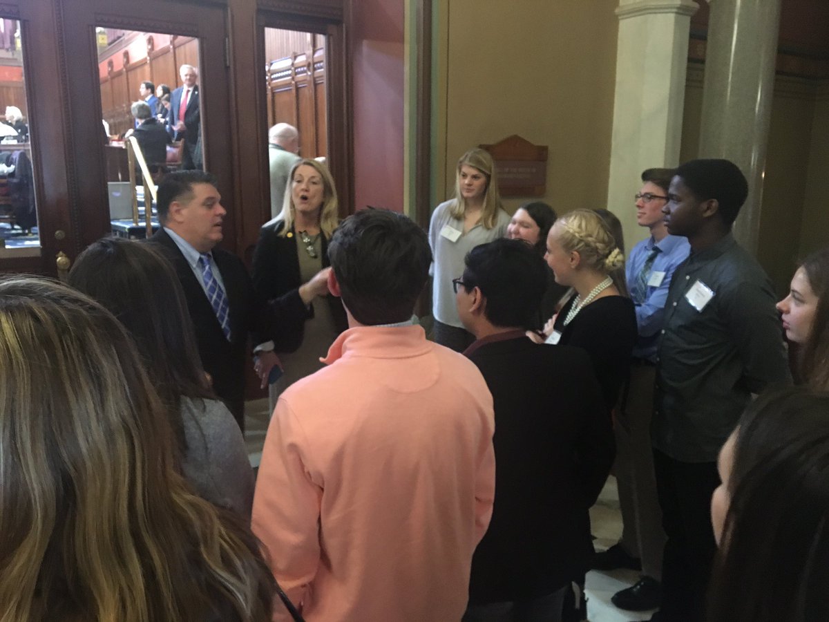 GayleAlberda's tweet photo. @FairfieldU #Stags at the #CTCapitol! @FairfieldCAS Political Psychology Honors Students seeing political decision making in action! https://t.co/cdopFJv6nt