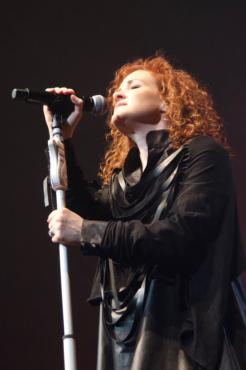 I can’t fix you
And I can’t change you 
But I can love you
Just the way you are
📷: Gary Mohler