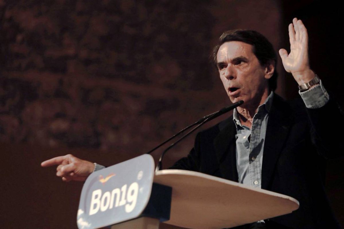 La_SER's tweet photo. Aznar: "A mí, mirándome a la cara, nadie me habla de una derechita cobarde" https://t.co/AGgaEyjcpt https://t.co/EpcbREkkZF