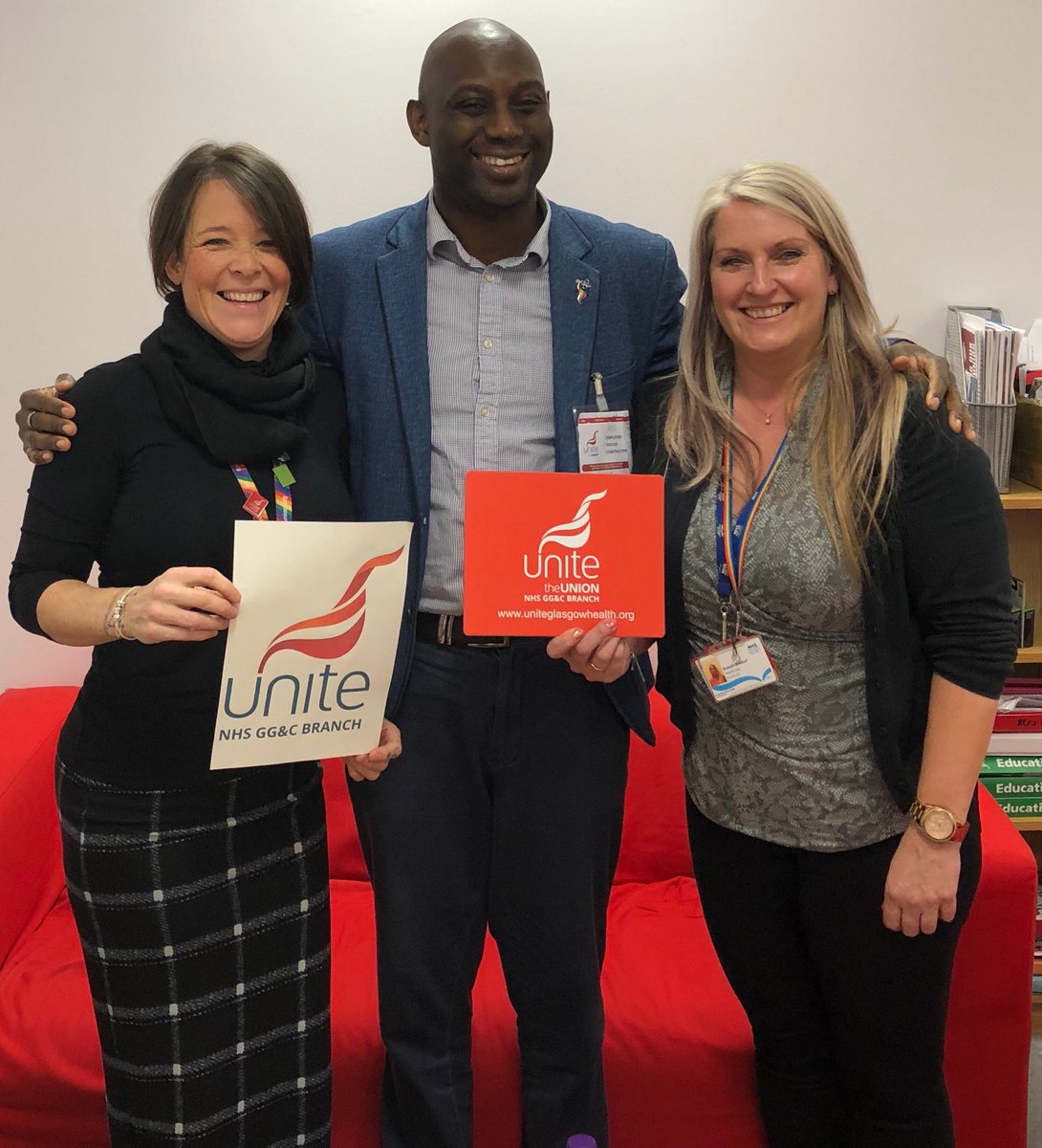 only1colenzojt's tweet image. A pleasure to visit #QueenElizabethUniversityhospital #Glasgow ⁦@UniteScotland⁩ ⁦@UniteinHealth⁩ #workplacereps #healthcarescience Susan and Sylvia in #cytology #cervicalscreening laboratories in ⁦@NHSGGC⁩. ⁦⁦@NHSImprovement⁩ should learn from #Scotland