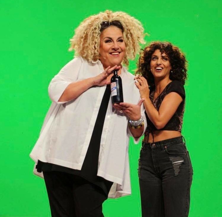 EspaceTal's tweet photo. Rendez-vous vendredi à 23h25 sur TF1 pour l'émission "Vendredi tout est Jarry" ! Ca promet bien des fous rires 😂🙊 https://t.co/ONqKRJit1Z
