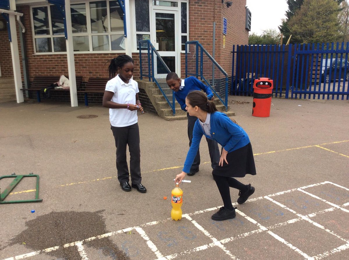 NET_Katherines's tweet photo. Y6 enjoyed their investigation today; controlling, charging and measuring variables. #motivatinglearning #meaningfuloutcome #inspiringlifelonglearners #NETKPAgrowingfuturegenerations #NETKPAnolimits https://t.co/FRy4GhgNvm