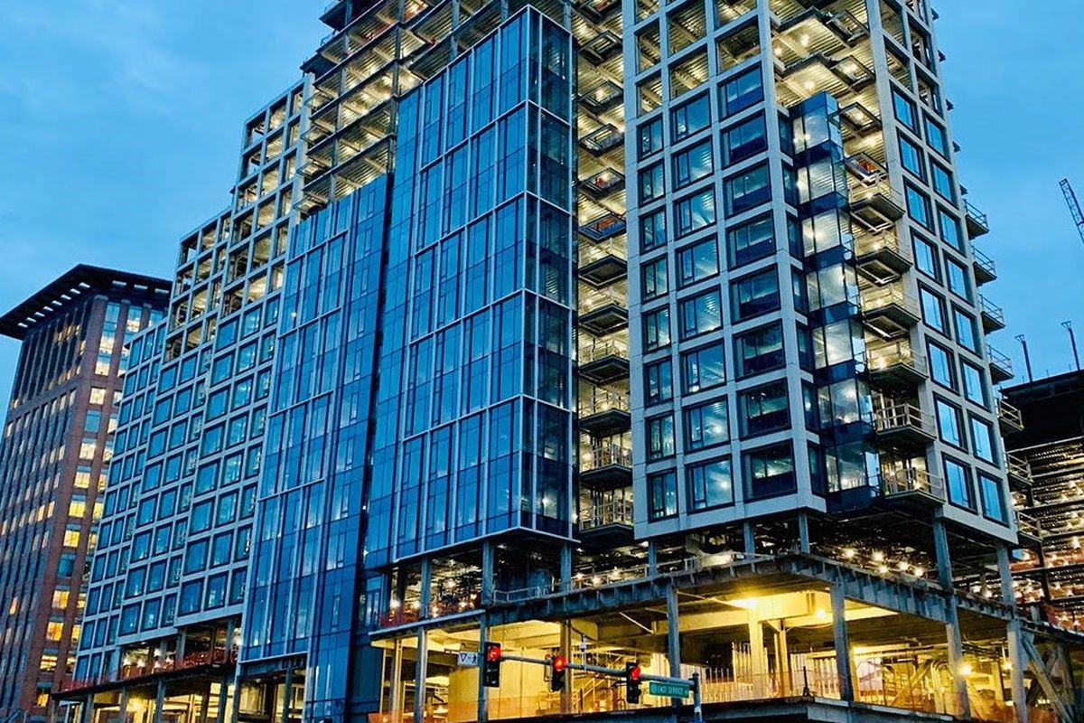 CosentiniEng's tweet photo. #SeaportEchelon is Boston’s #BestNewBuilding2018, according to @CurbedBoston. @KohnPedersenFox @CBTarchitects @JBI_Design #Cottonwood @JMAConstruction. Second place was #PierceBoston tower in the #Fenway. @ARQINTL @CBTarchitects and #Samuels&amp;Associates.  https://t.co/lx2YIfQxEy https://t.co/klOTjuLPXA