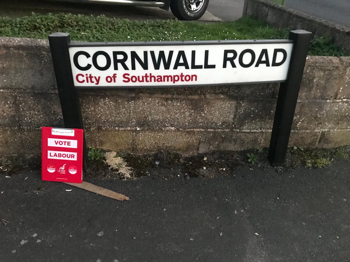 Labour_BP's tweet photo. Out on a warm sunny evening on the doors. Residents glad to see Labour on the doorstep and picking up their issues.
#LabourDoorstep #BPLabour #WorkingForYou #SotonLabour https://t.co/yfRgO4DUeq