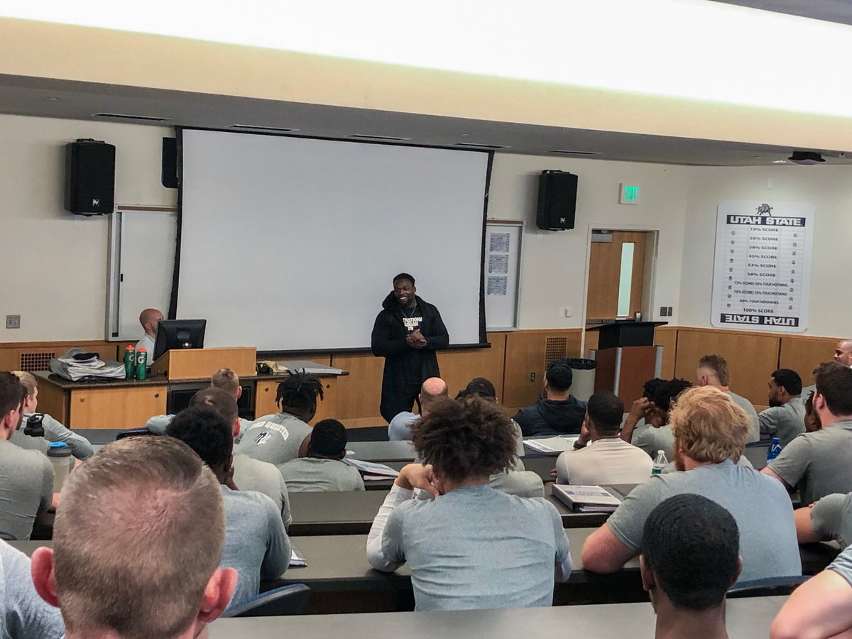 CoachKAndersen's tweet photo. Teammate @RobT_33 dropping some knowledge to this team!! So happy to see my dude!! Has been ballin' in the league for a while!! #OnceAnAggie #AlwaysAnAggie #UState #AggieFamiliy #PMP #PWG #UtahState #Aggies #NFLKnowledge https://t.co/SZIxzfax6S