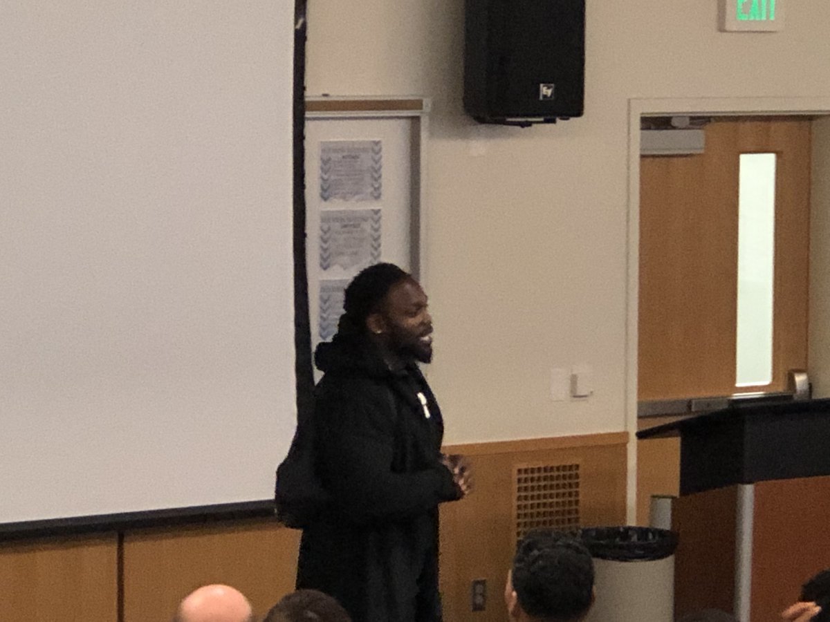 CoachKAndersen's tweet photo. Teammate @RobT_33 dropping some knowledge to this team!! So happy to see my dude!! Has been ballin' in the league for a while!! #OnceAnAggie #AlwaysAnAggie #UState #AggieFamiliy #PMP #PWG #UtahState #Aggies #NFLKnowledge https://t.co/SZIxzfax6S